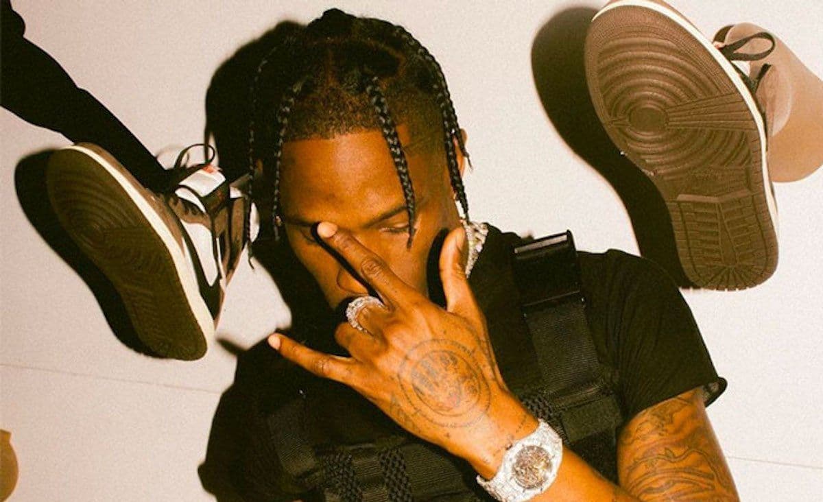 想知道時下爆款，看饒舌歌手 Travis Scott 腳下那雙就對了