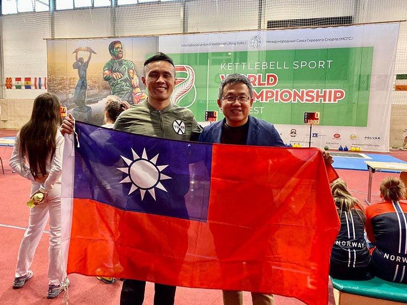 拳擊手搖身變壺鈴奪牌選手，曾詠麟揚起國旗讓世界認識台灣